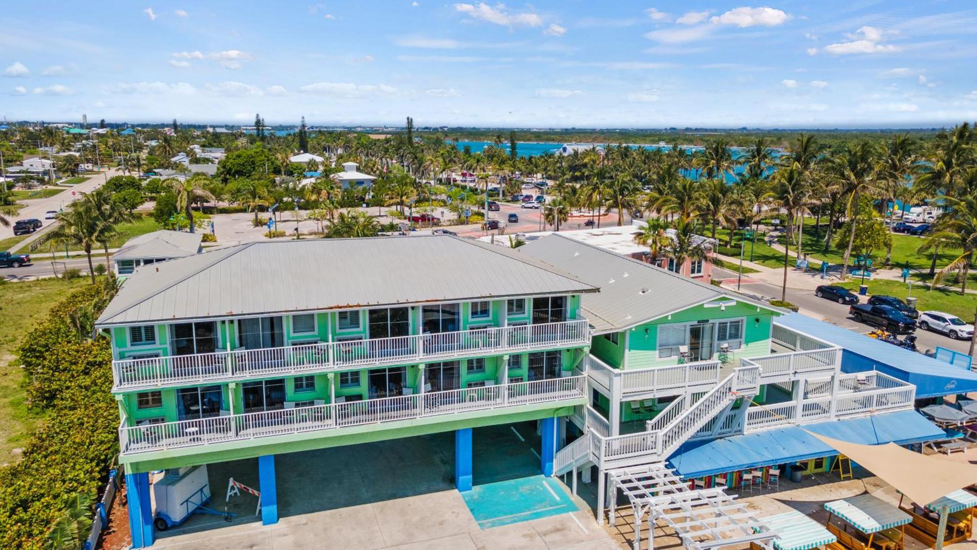 Partial Ocean View Hotel Room- King Bed #1 Fort Pierce Exterior photo